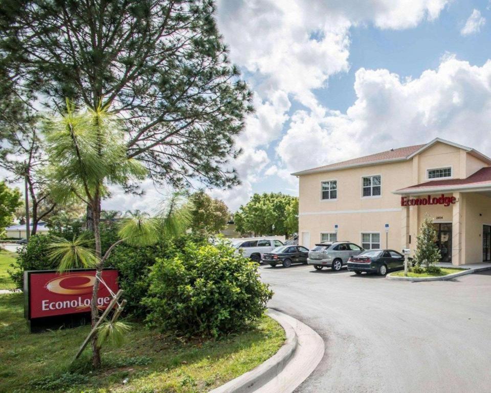 Quality Inn Celebration Exterior photo
