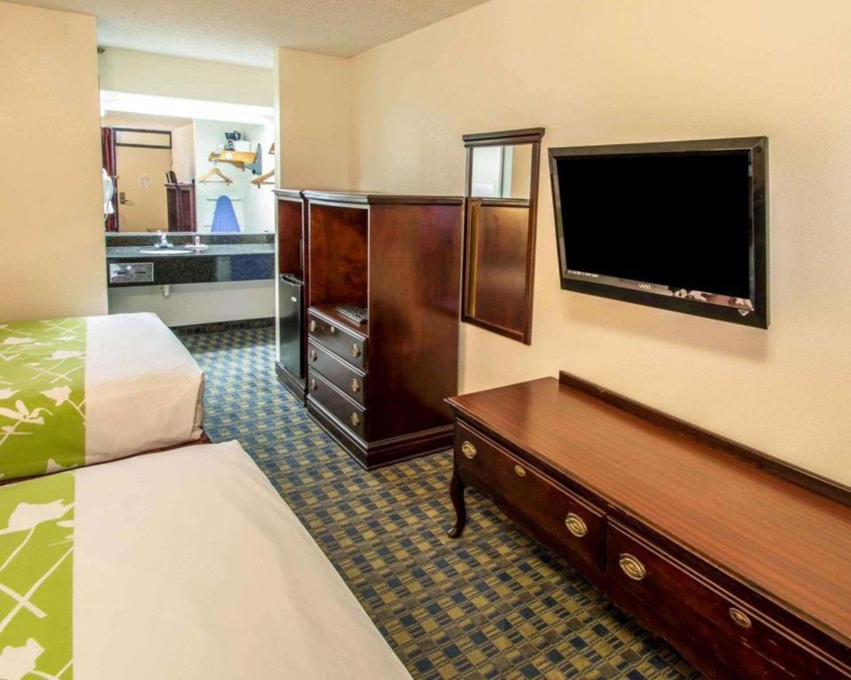 Quality Inn Celebration Exterior photo