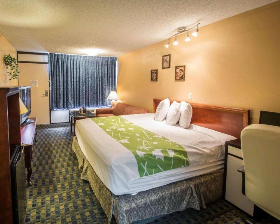 Quality Inn Celebration Exterior photo