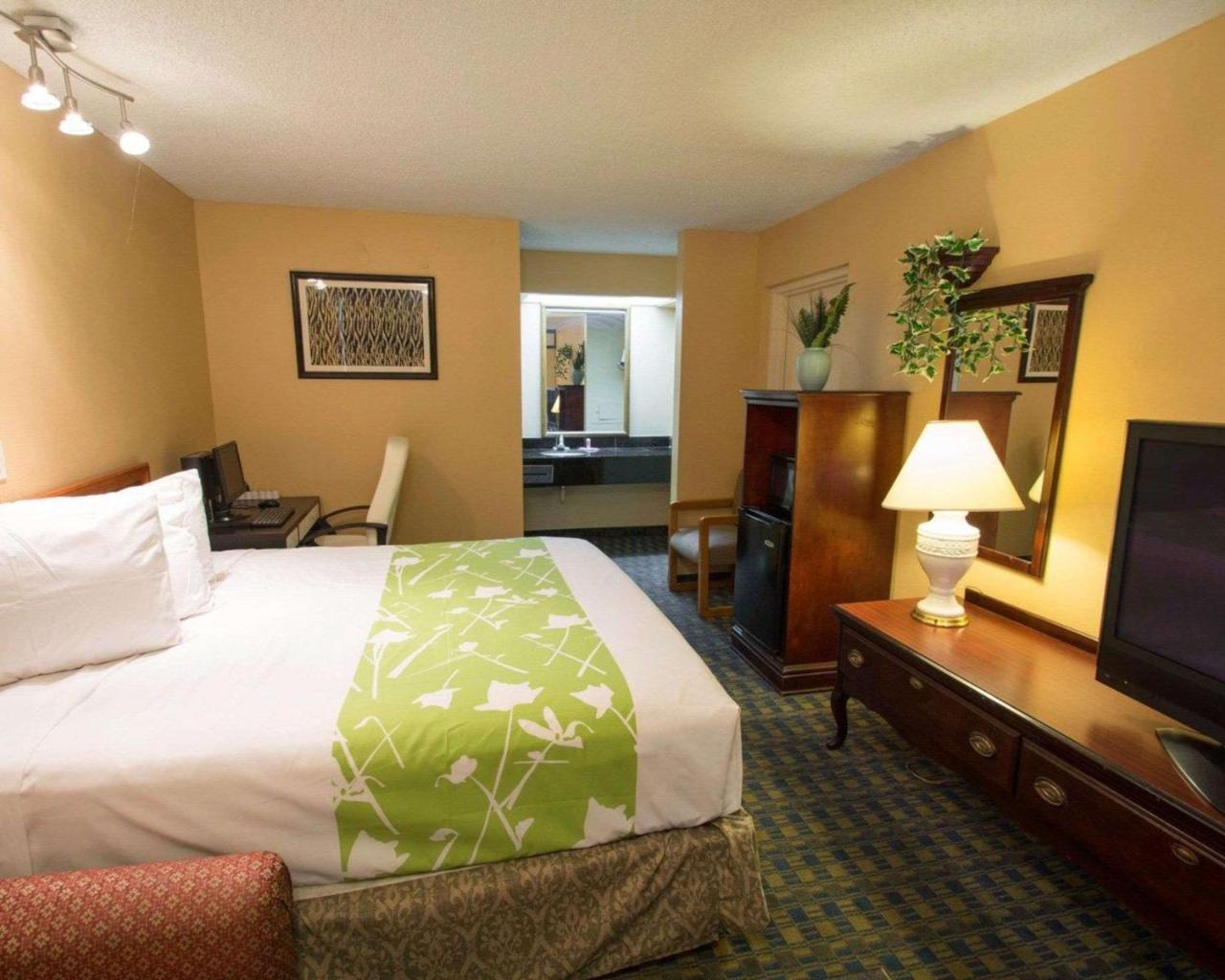 Quality Inn Celebration Exterior photo